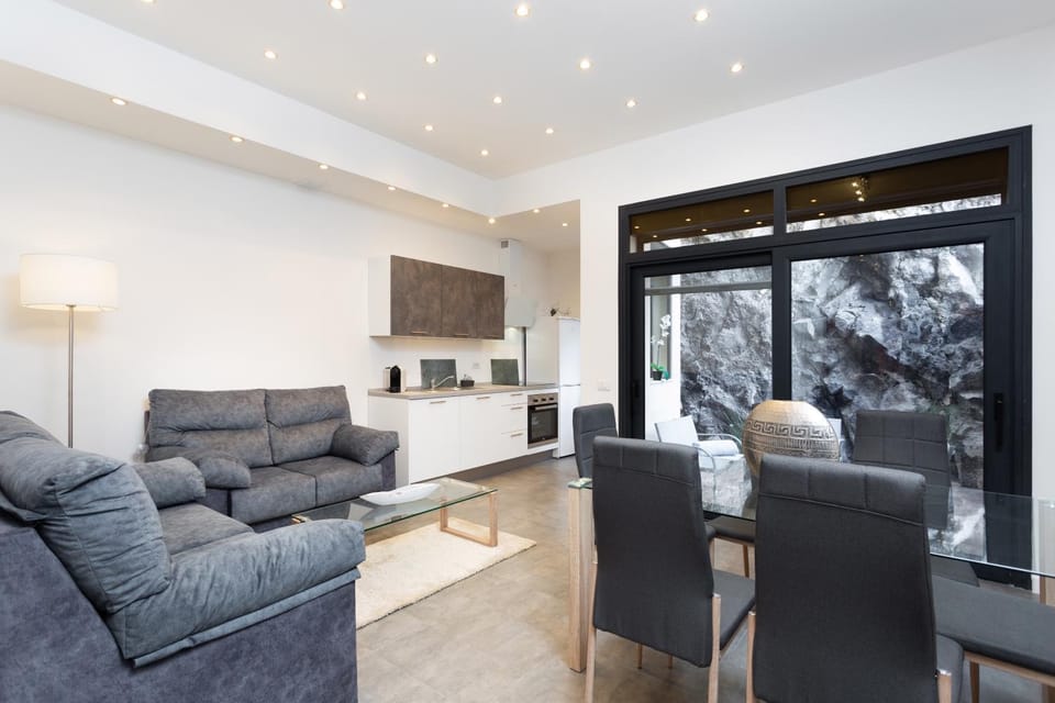 Patio, TV and multimedia, Kitchen or kitchenette, Living room, Seating area, Dining area