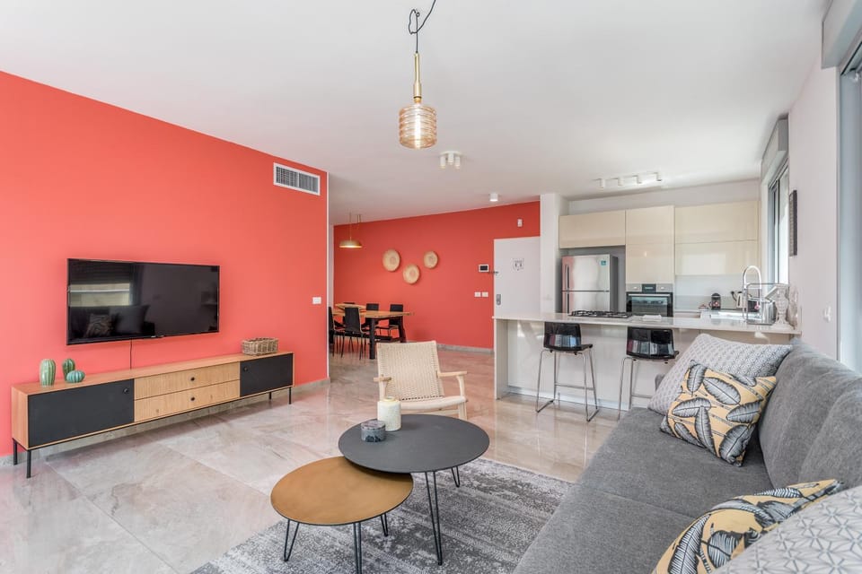 3 Bedrooms apt balcony & parking near banana beach Apartment in Tel Aviv-Yafo