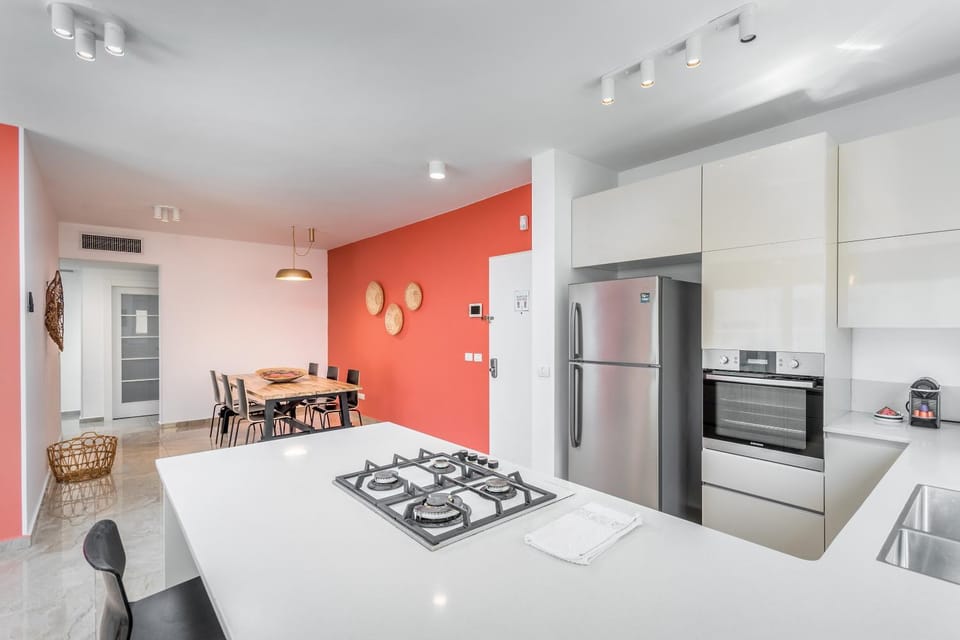 3 Bedrooms apt balcony & parking near banana beach Apartment in Tel Aviv-Yafo