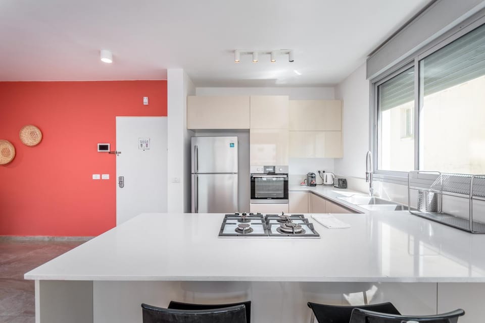 3 Bedrooms apt balcony & parking near banana beach Apartment in Tel Aviv-Yafo