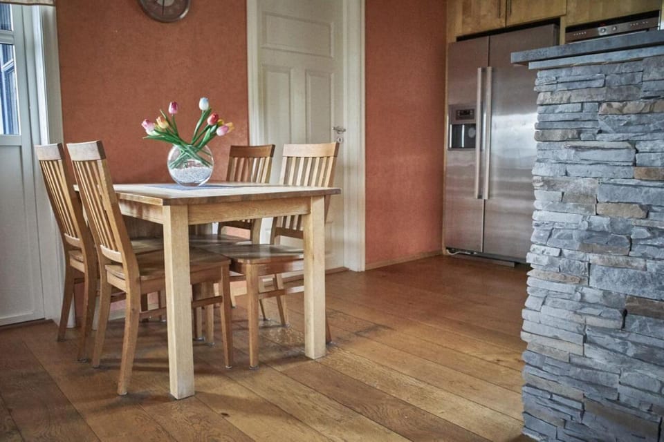 Kitchen or kitchenette, Decorative detail, Dining area, Communal kitchen