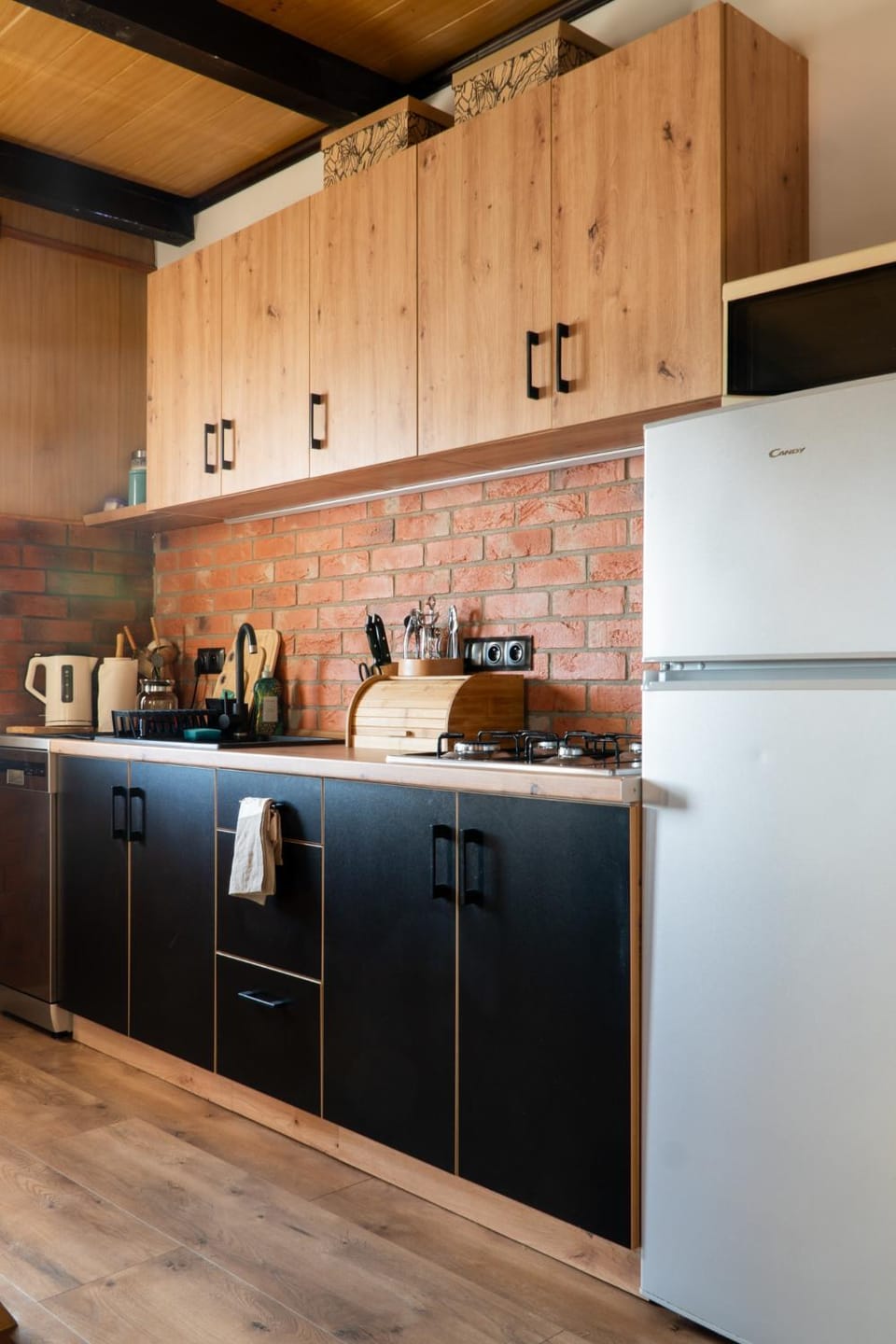 Kitchen or kitchenette, dishwasher, oven, pet friendly, stove
