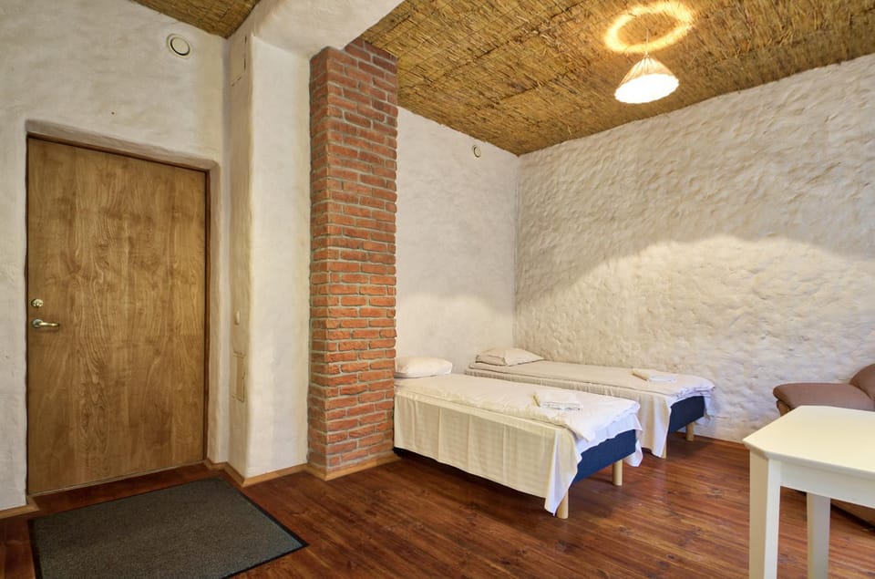Bed, Seating area, Dining area