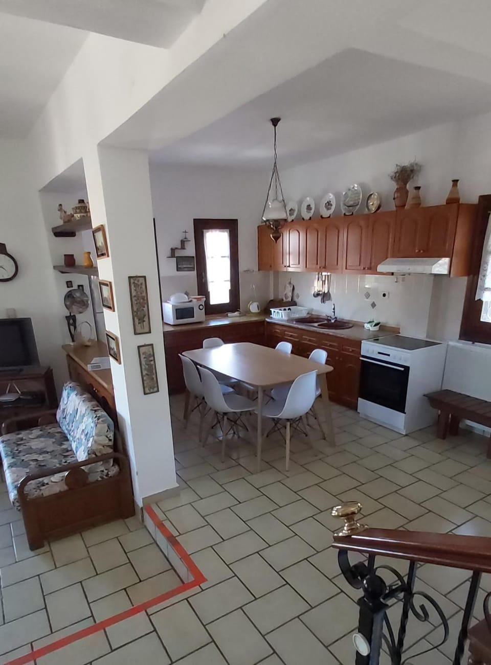 Seating area, Dining area, kitchen