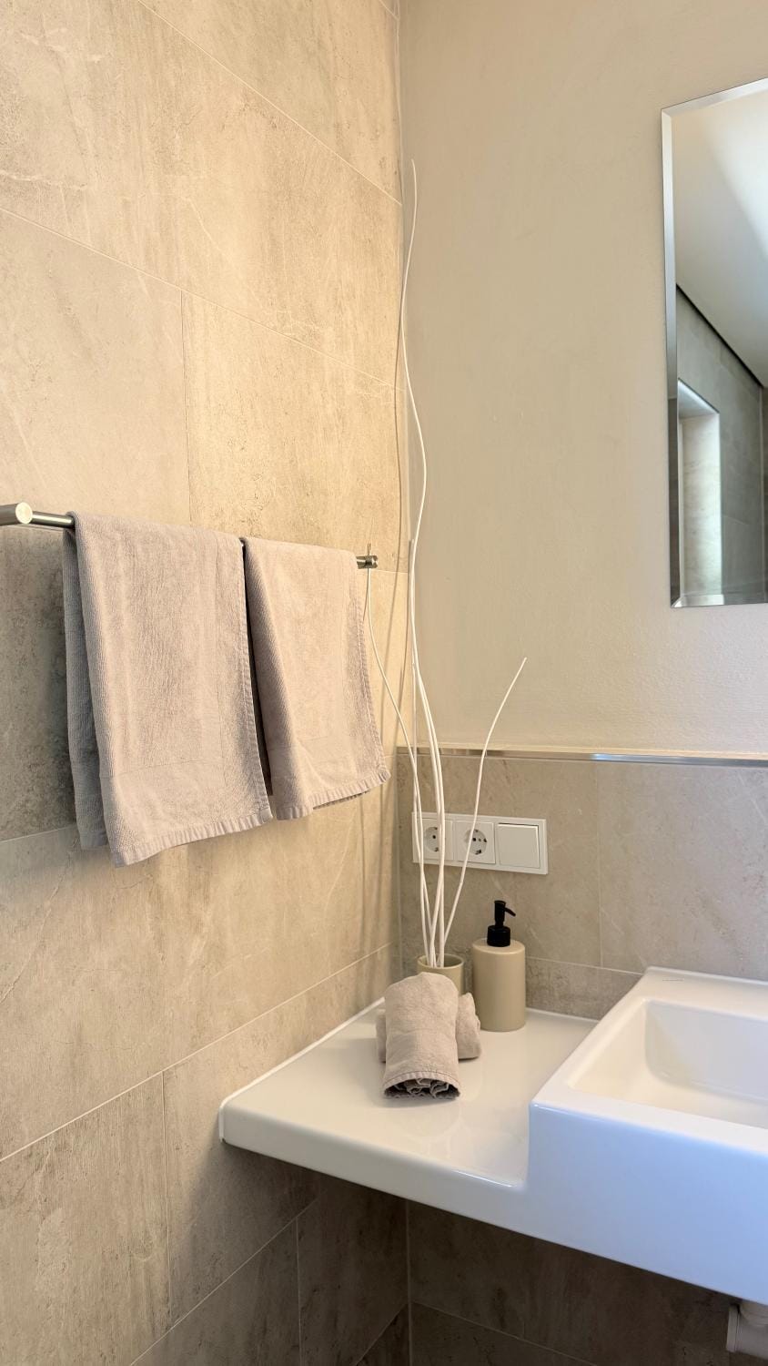 Shower, Bathroom, towels