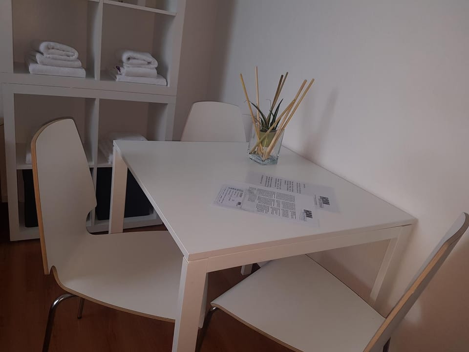 Seating area, Dining area