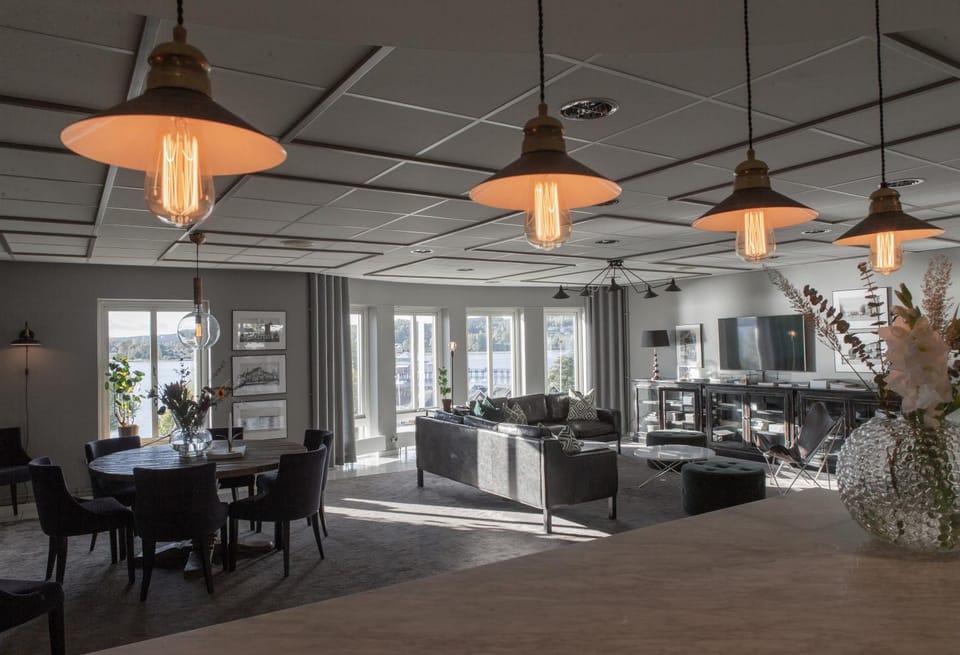 Communal lounge/ TV room, Lobby or reception