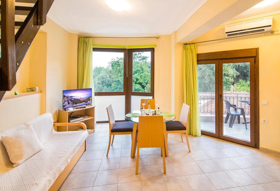 TV and multimedia, Living room, Seating area