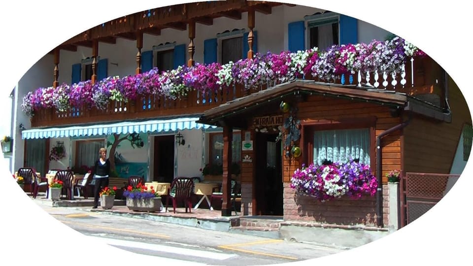 Patio, Facade/entrance, Day