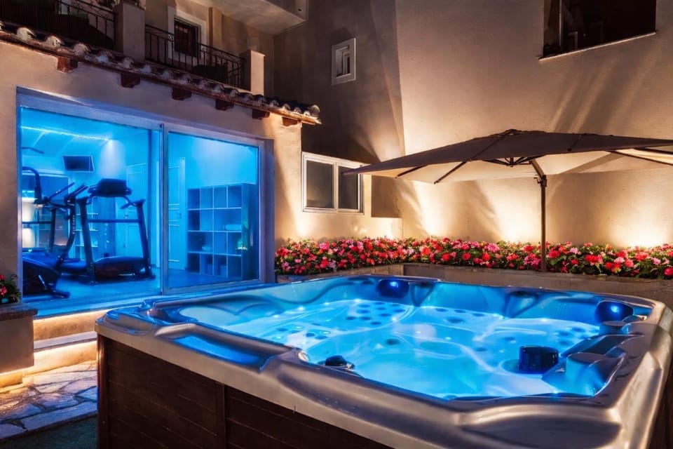 Night, Hot Tub