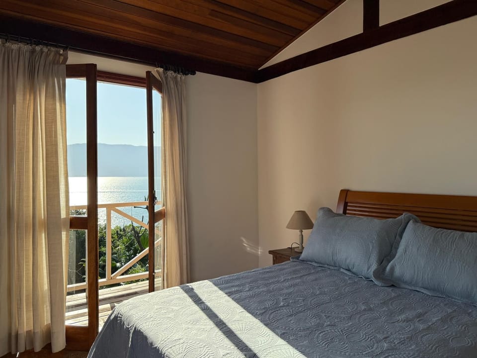 Bed, Bedroom, Sea view