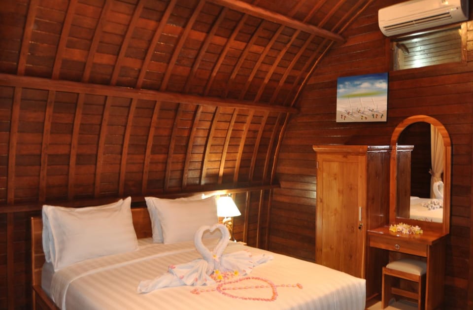 TV and multimedia, Seating area, Bedroom