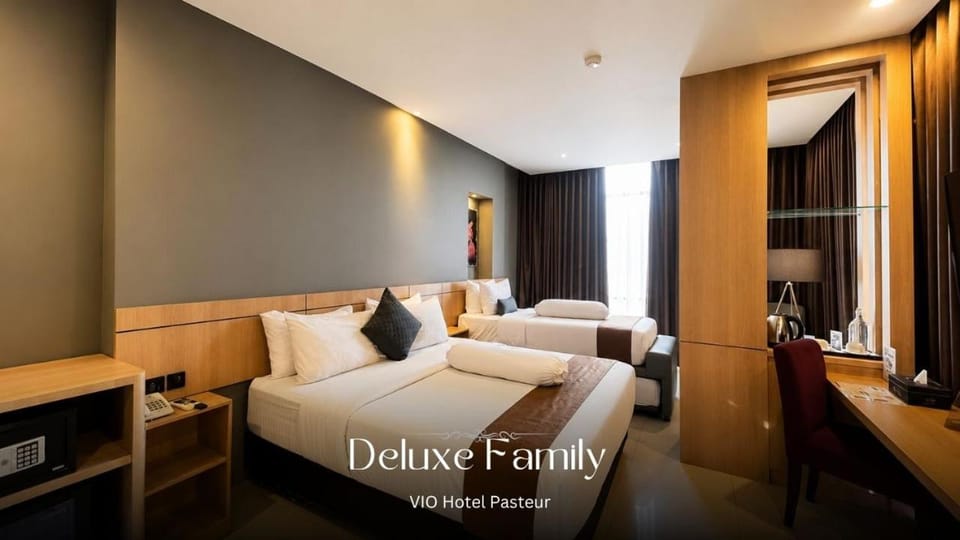 Bed, TV and multimedia, Bedroom