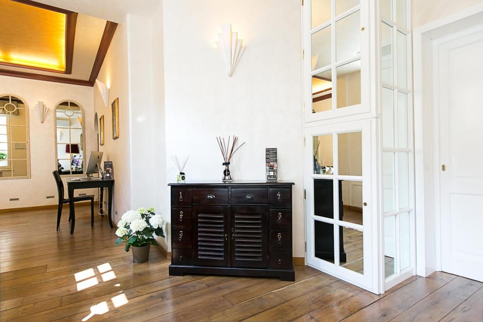 Communal lounge/ TV room