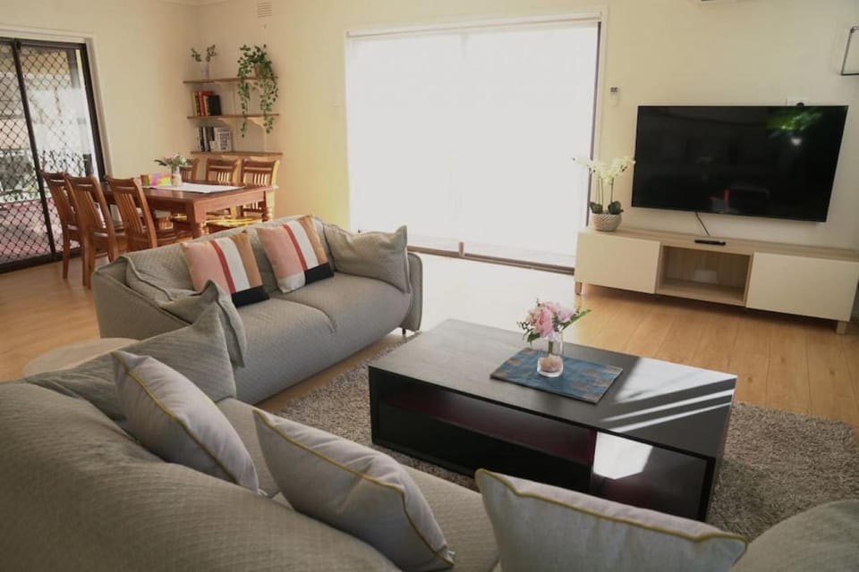 Family home in Prime location Melbourne House in Ferntree Gully