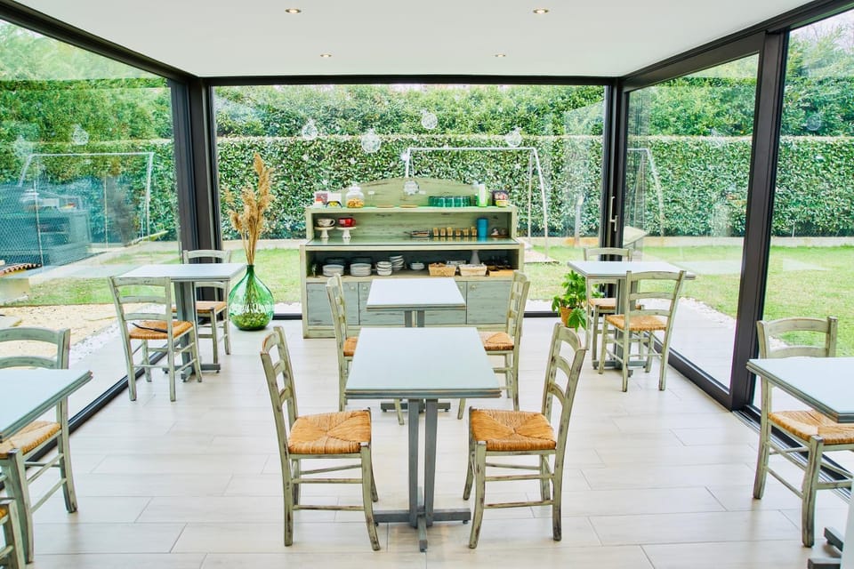 Restaurant/places to eat, Banquet/Function facilities, Garden view