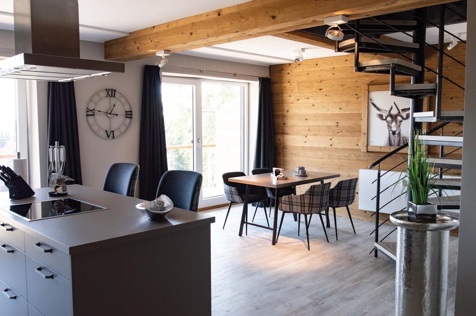 Kitchen or kitchenette, Living room, Photo of the whole room, Decorative detail, City view, Garden view, Mountain view
