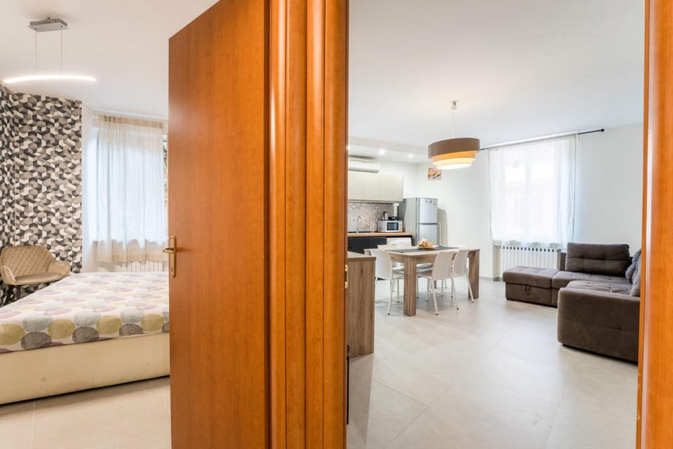 Bed, Kitchen or kitchenette, Living room, Seating area, Dining area, Bedroom