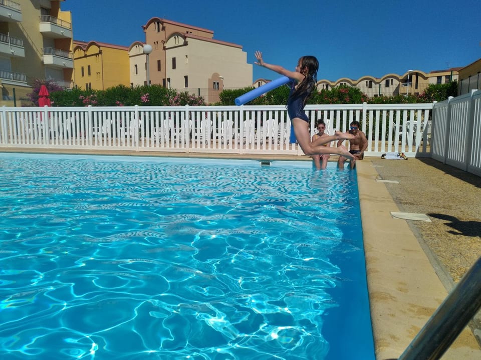 Swimming pool, Swimming pool