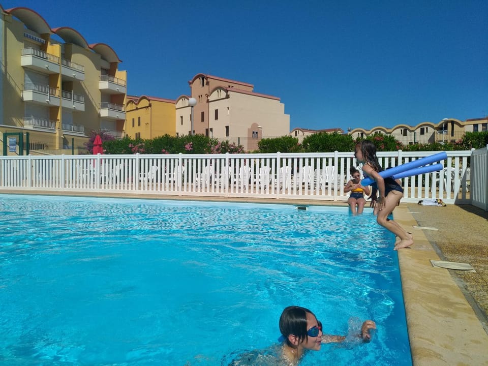 Swimming pool, Swimming pool