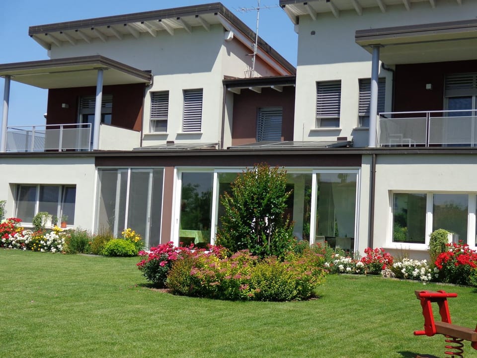 Property building, Day, Garden