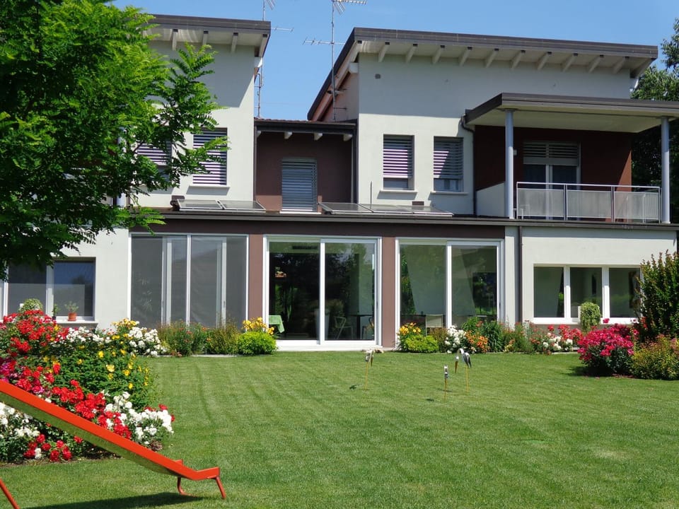 Property building, Day, Garden