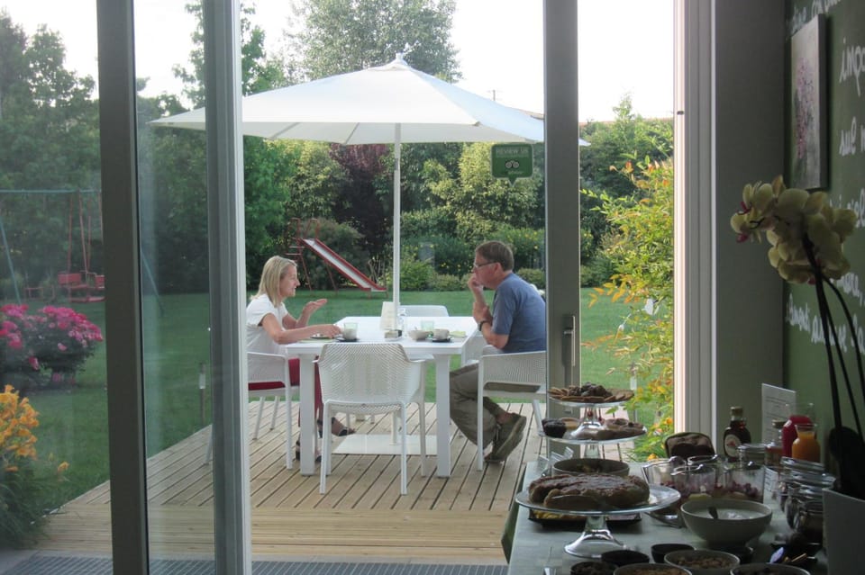 Patio, Food and drinks, Garden view