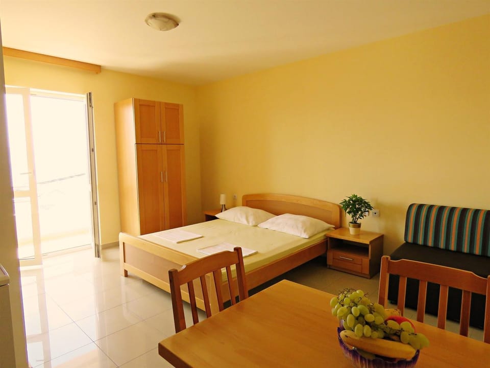 Dining area, Bedroom