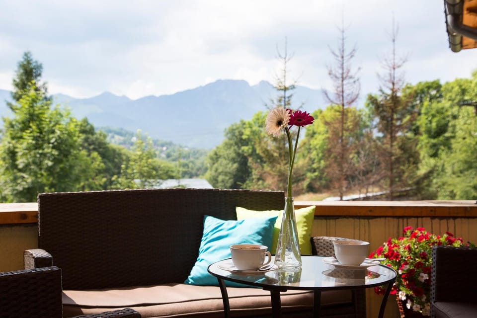 Balcony/Terrace, Mountain view