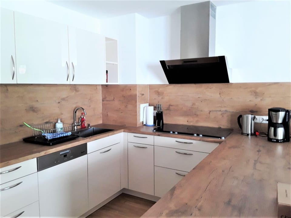 Kitchen or kitchenette, Living room