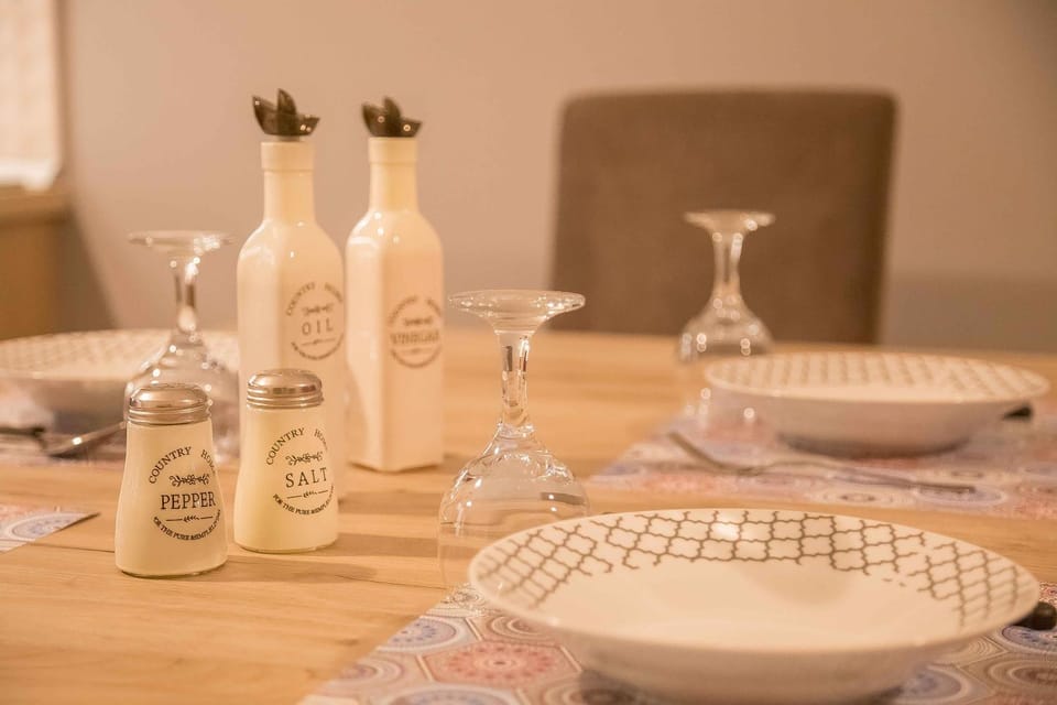 Luxury Lila House Under the Rocks Apartment in Kalabaka