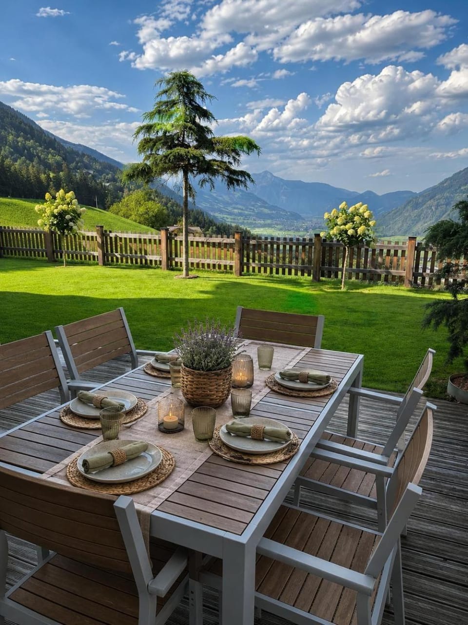 Dining area, Mountain view
