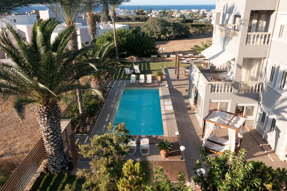 Garden, Balcony/Terrace, Swimming pool, sunbed