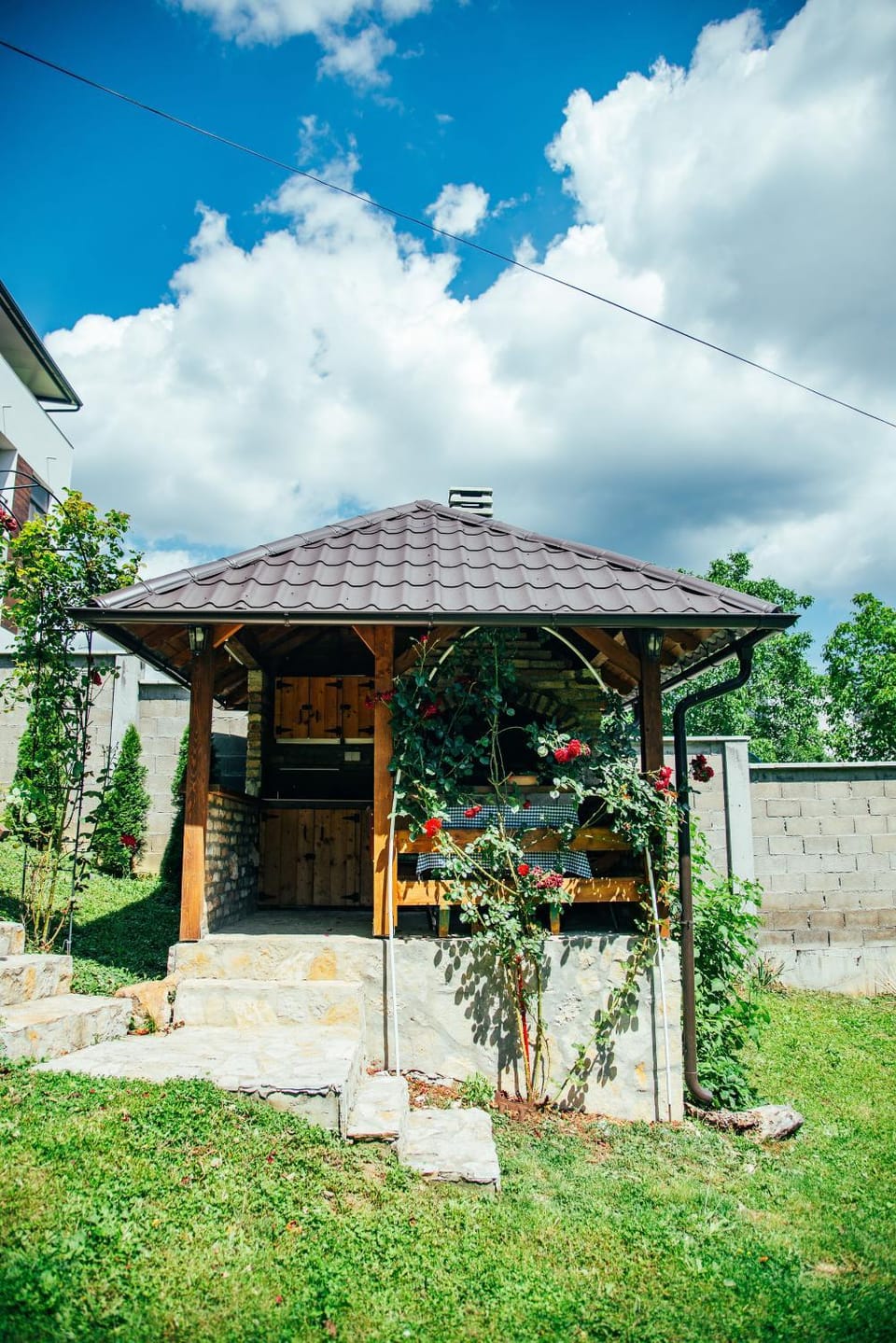 Spring, Day, BBQ facilities, Garden, Garden view