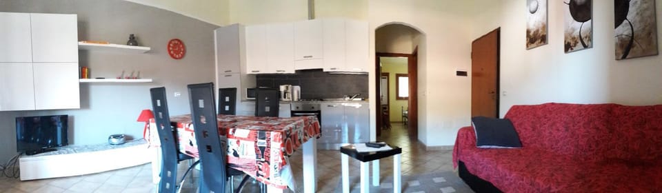 TV and multimedia, Coffee/tea facilities, Kitchen or kitchenette, Living room, Dining area