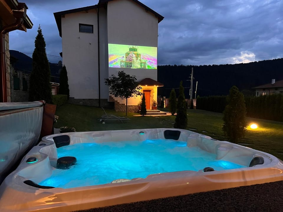 Hot Tub, TV and multimedia, Mountain view