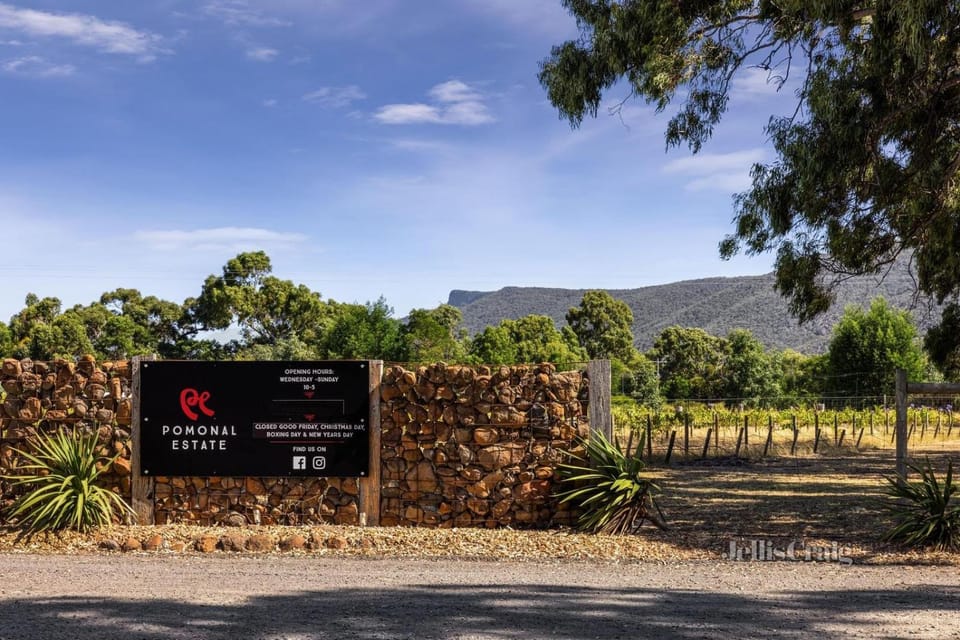 Nearby landmark, Facade/entrance, Spring, Day, Property logo or sign, Natural landscape, Logo/Certificate/Sign, Mountain view, Street view, Certificate/Award