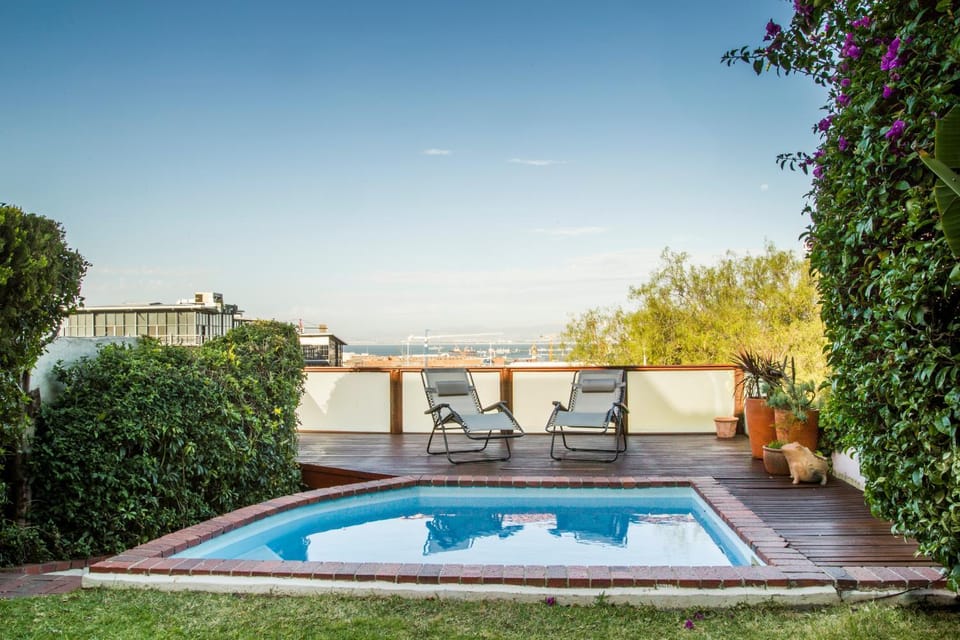 Spring, Day, Natural landscape, BBQ facilities, Garden, On site, Swimming pool