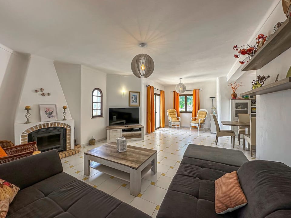 TV and multimedia, Living room, Seating area, flat iron