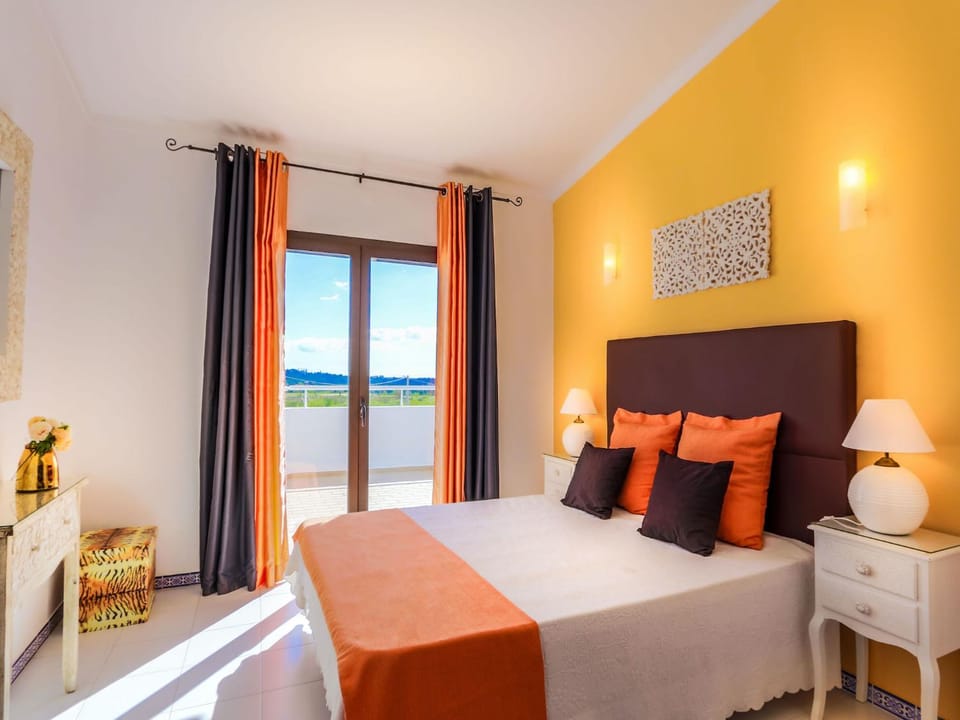 Patio, Balcony/Terrace, Bedroom, cot
