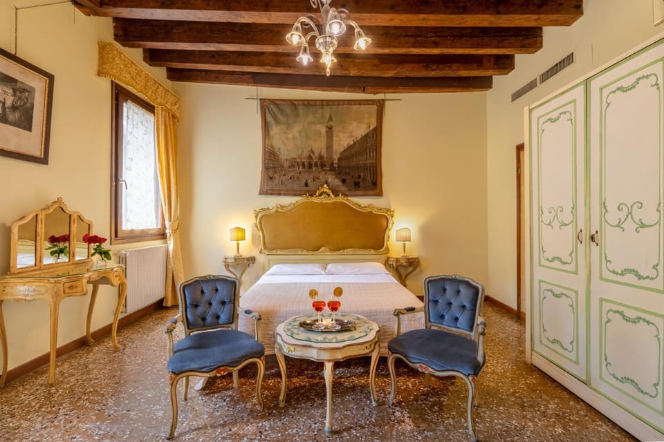 Palazzo San Firmino residenza storica all Suite Canal View Bed and Breakfast in San Marco