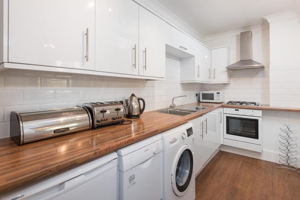 Coffee/tea facilities, Kitchen or kitchenette, dishwasher, minibar, pet friendly, stove, toaster, washing machine