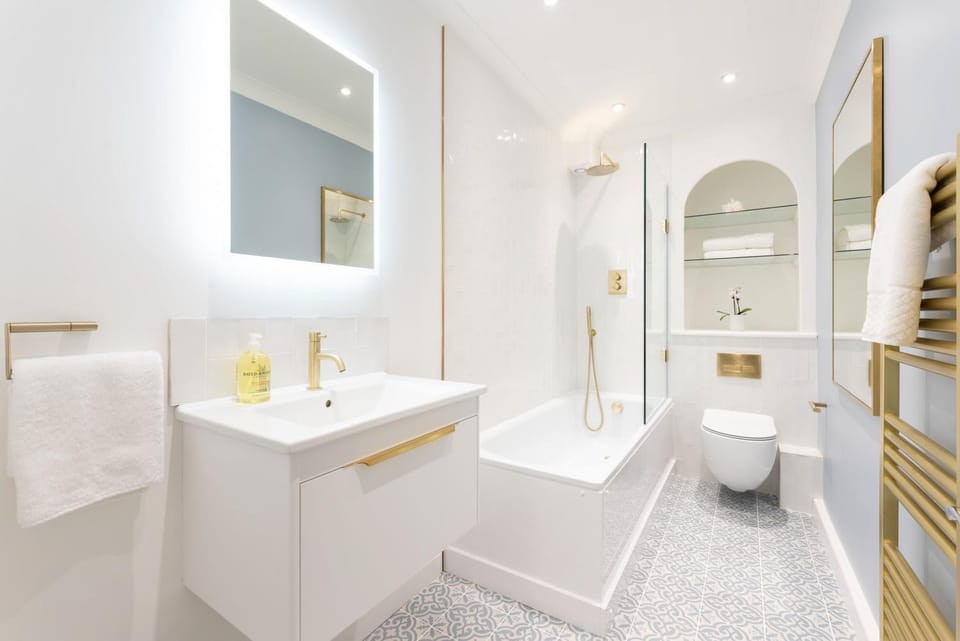 Shower, Toilet, Bathroom, Bath, towels