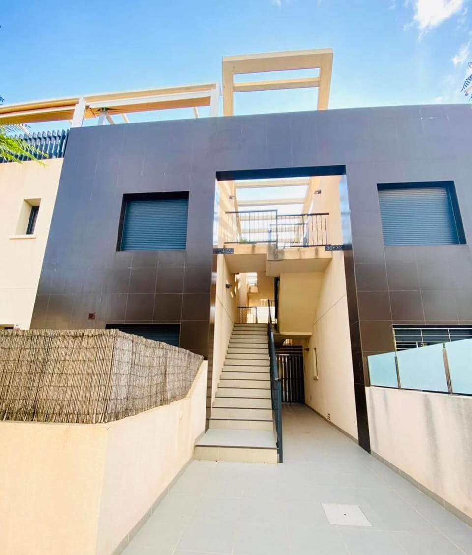 Property building, Day, Neighbourhood