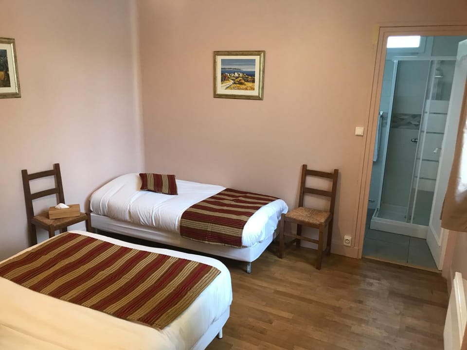 HÔTEL LES IRIS Hotel in Normandy