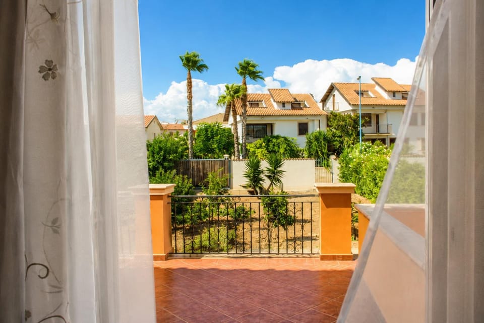 View (from property/room), Balcony/Terrace, Garden view