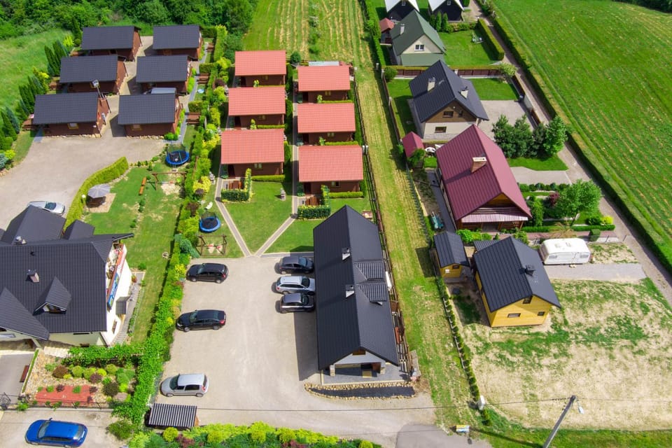 Bird's eye view, Location, Parking