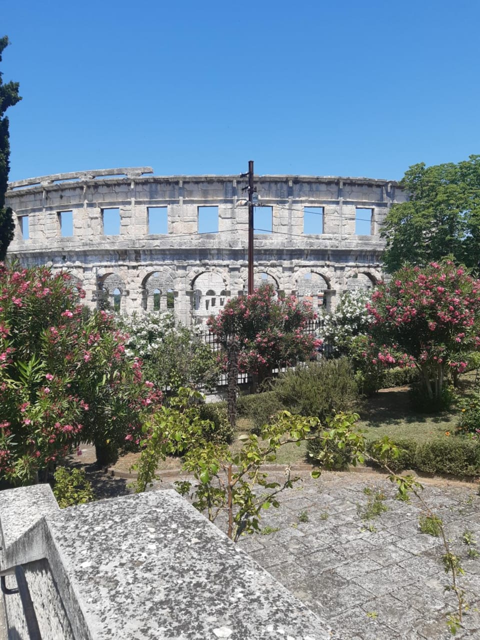 Nearby landmark, Neighbourhood
