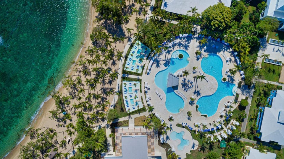Bird's eye view, Beach, Pool view, Sea view, Swimming pool, sunbed