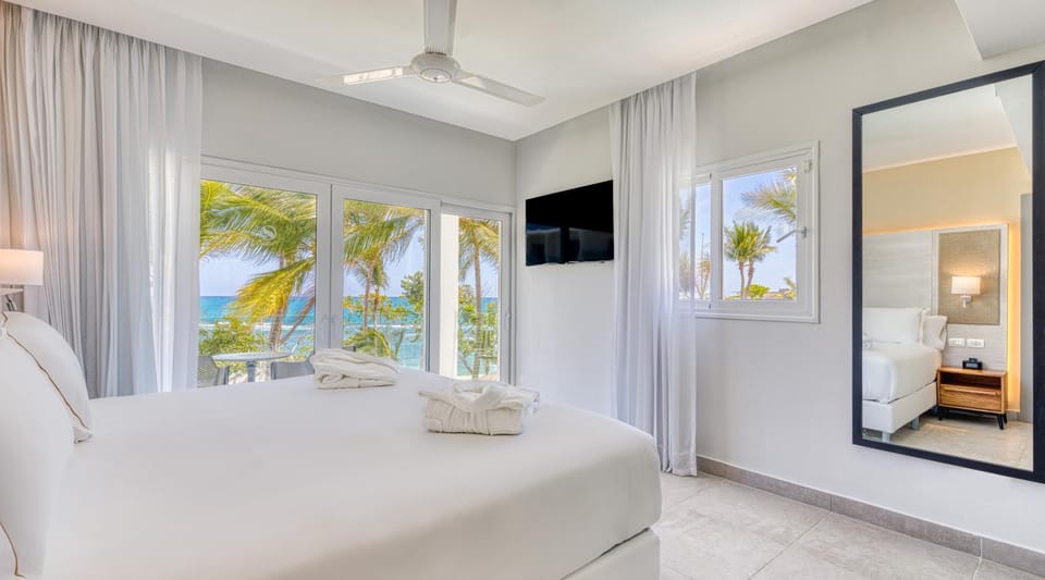 Bed, View (from property/room), Photo of the whole room, Bedroom, Garden view, Sea view